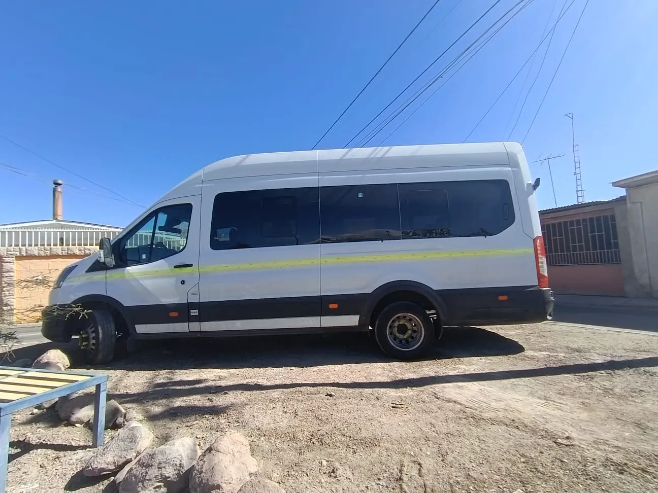 Minibús de Transporte JS Ruka Pillan para traslados en Calama