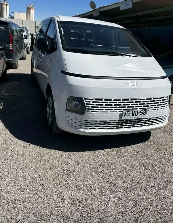 Van de pasajeros de Transporte JS Ruka Pillan en Calama
